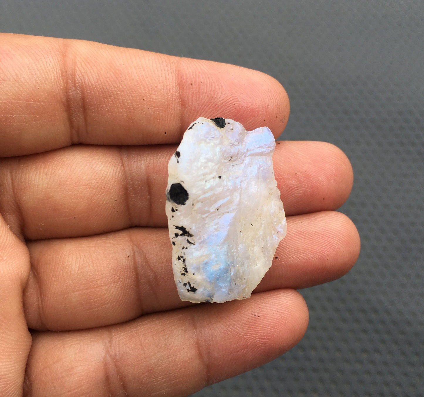 Best Quality Raw Specimen Natural Rainbow Moonstone,Blue Fire Moonstone Rough Specimen,Size 22x33 MM Top Quality Specimen Rainbow Moonstone