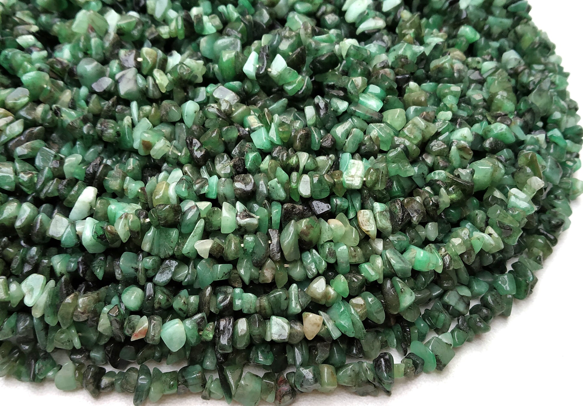 AAA Quality 16"Long Natural Emerald Chip Bead,Uncut Chip Bead,5-7 MM,Polished Beads,Smooth Emerald Chip Bead,Emerald gemstone,making Jewelry