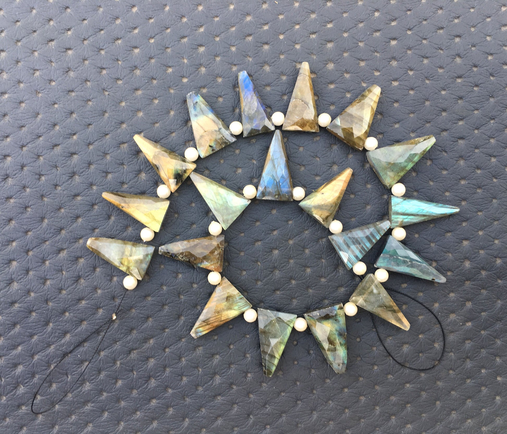 Fantastic Quality 1 Strand Natural Labradorite Triangle Shape Blue Flash,Size 9x17-12x20 MM Gemstone,19 Pieces Briolette Beads,Wholesale