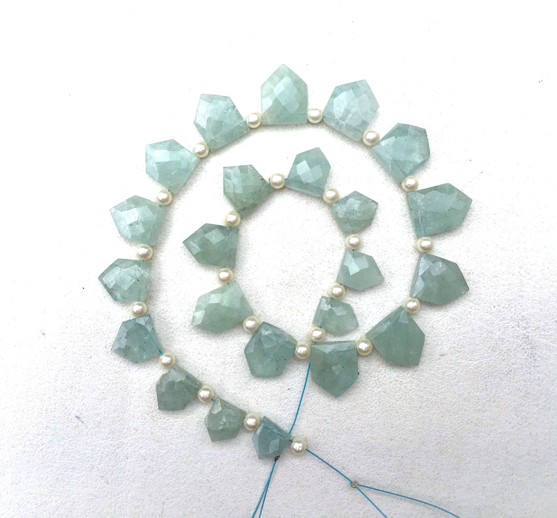 Highly recommended Gemstone 1 Strand Natural Aquamarine,23 Pieces Faceted Pentagon shape Beads,Size 8x10-11x14 MM Making Jewelry Wholesale