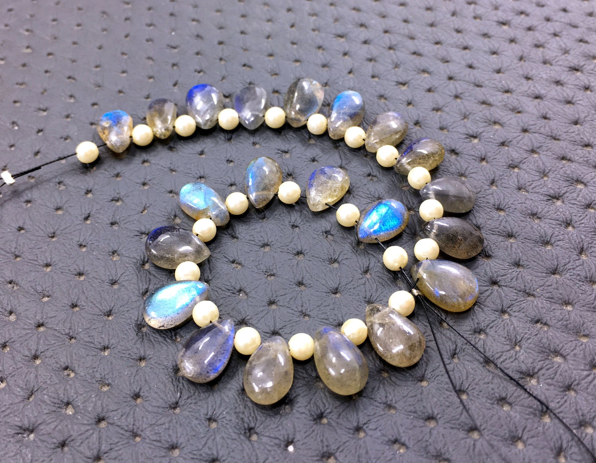 Infinity quality 1 Strand Natural Blue Flashy Labradorite Gemstone 21 Pieces Smooth Pear Shape Design Beads Size 6x10-8x11 MM Making Jewelry