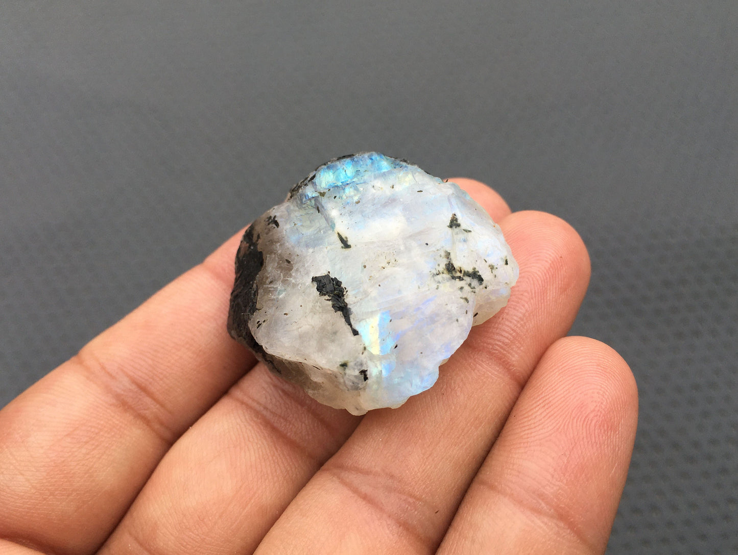 Spectacular Gemstone Rough Flashy Specimen 1 Piece Natural Rainbow Moonstone Rough,Specimen Raw Size 32x38 MM Blue Flashy Moonstone Rough