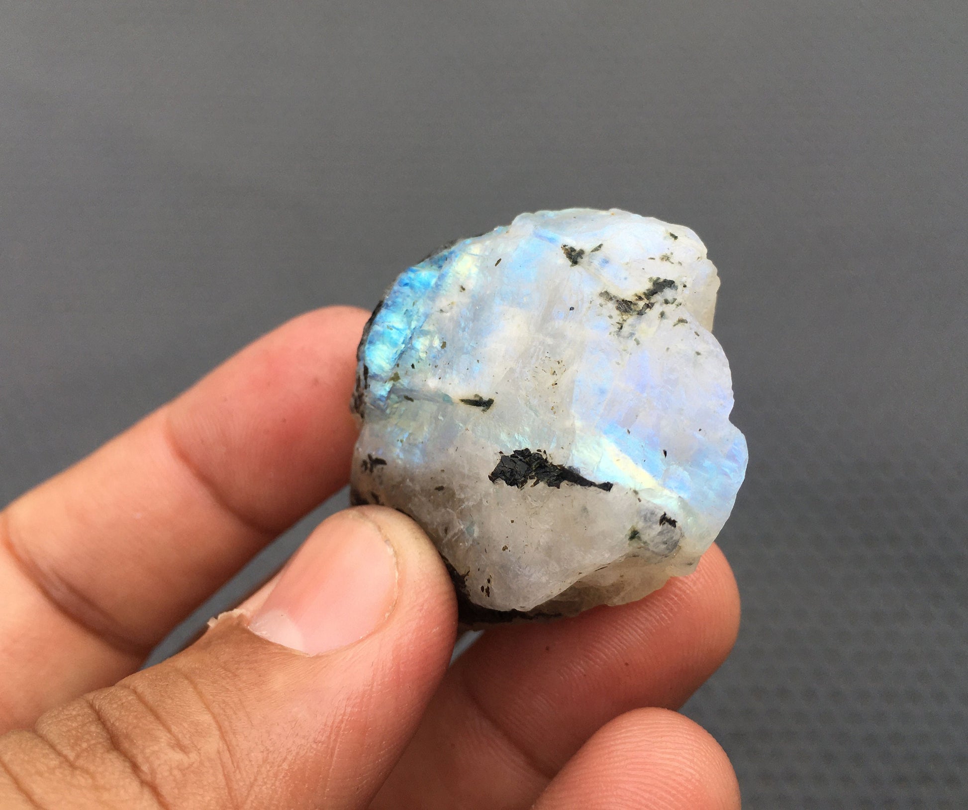 Spectacular Gemstone Rough Flashy Specimen 1 Piece Natural Rainbow Moonstone Rough,Specimen Raw Size 32x38 MM Blue Flashy Moonstone Rough