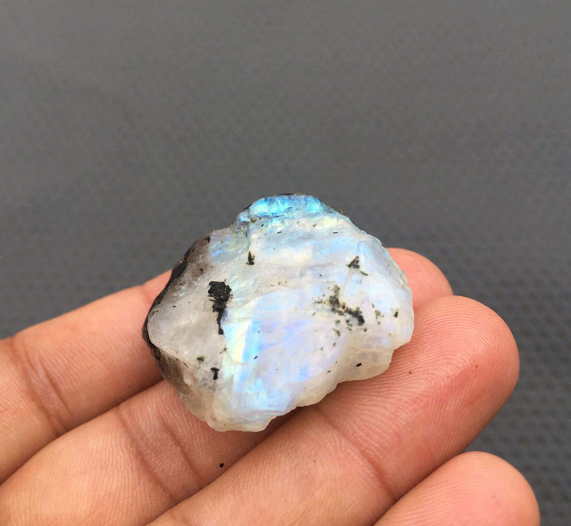 Spectacular Gemstone Rough Flashy Specimen 1 Piece Natural Rainbow Moonstone Rough,Specimen Raw Size 32x38 MM Blue Flashy Moonstone Rough