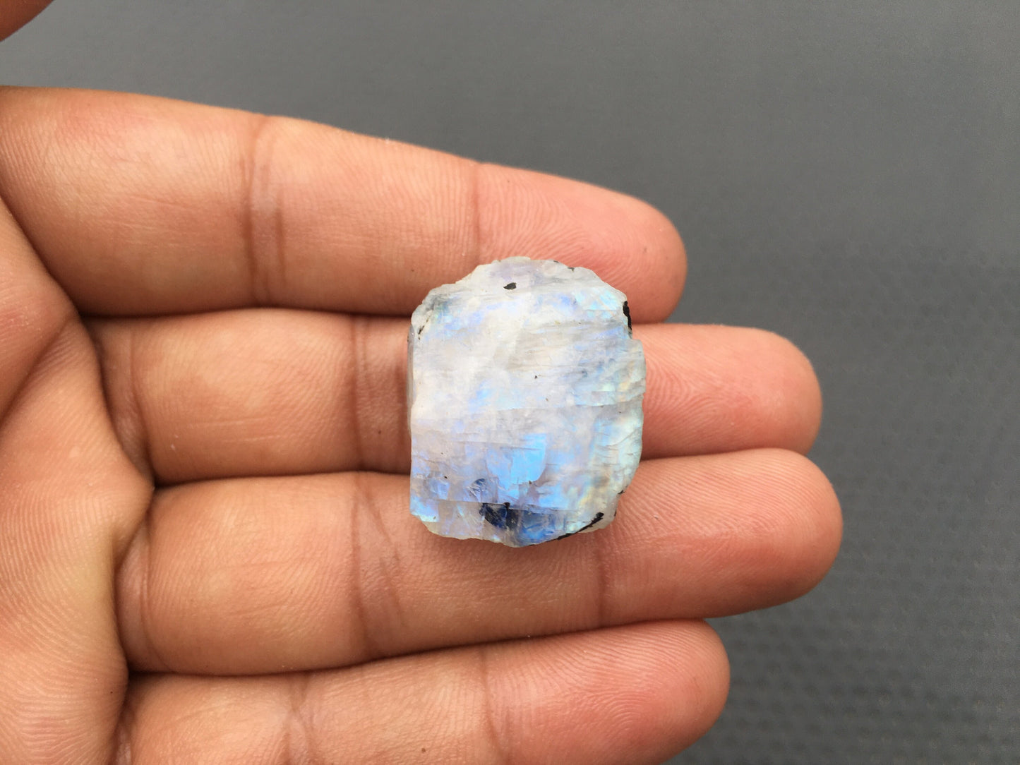 Trending Gemstone Specimen Raw Sale 1 Pieces Natural Marvelous Rainbow Moonstone Flashy Specimen Size 20x24 MM TOP Moonstone Crystal Rough