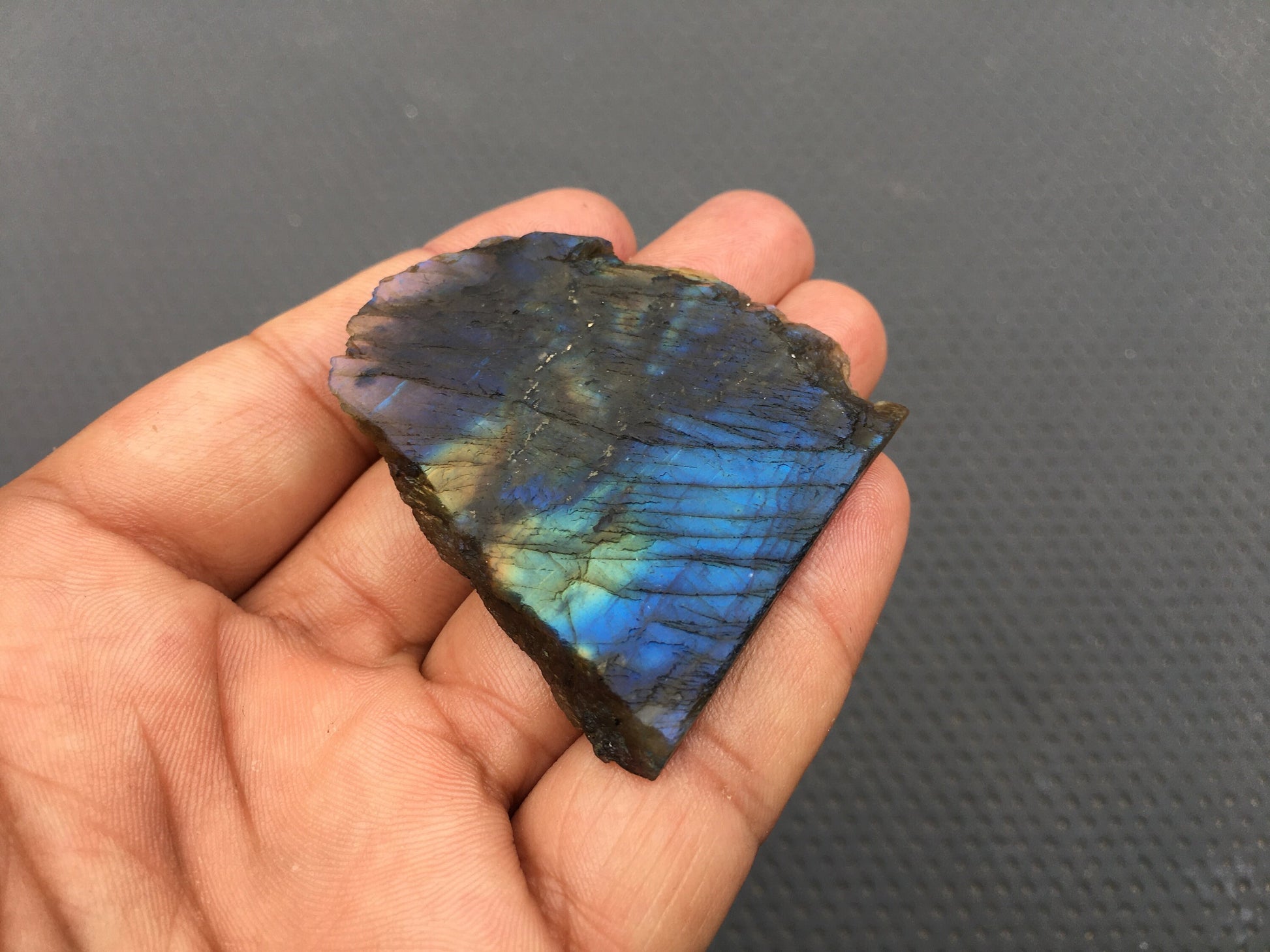 Magnificent quality 1 Piece Specimen Raw Natural Labradorite Gemstone,Blue Flash Specimen Rough Size 47x52 MM Garden stone Specimen Rough