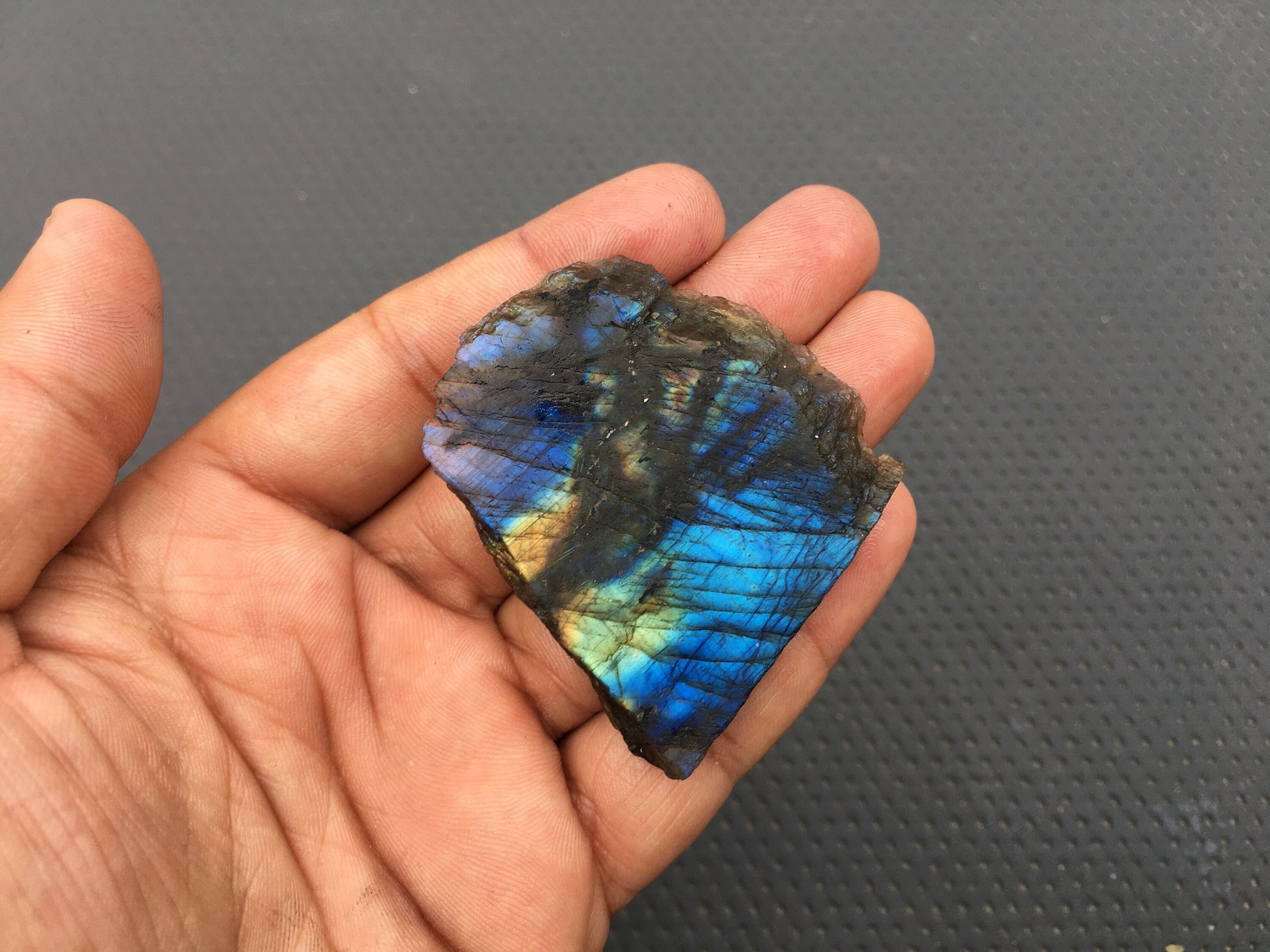 Magnificent quality 1 Piece Specimen Raw Natural Labradorite Gemstone,Blue Flash Specimen Rough Size 47x52 MM Garden stone Specimen Rough