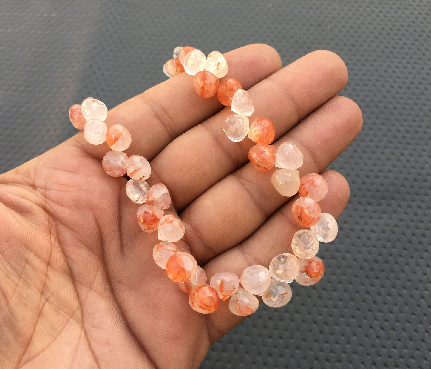 Genuine Quality Beautiful 1 strand Natural Grophy Quartz Gemstone 40 Pieces Faceted Onion Shape 8-9 MM Making Jewelry Grophy Beads Wholesale