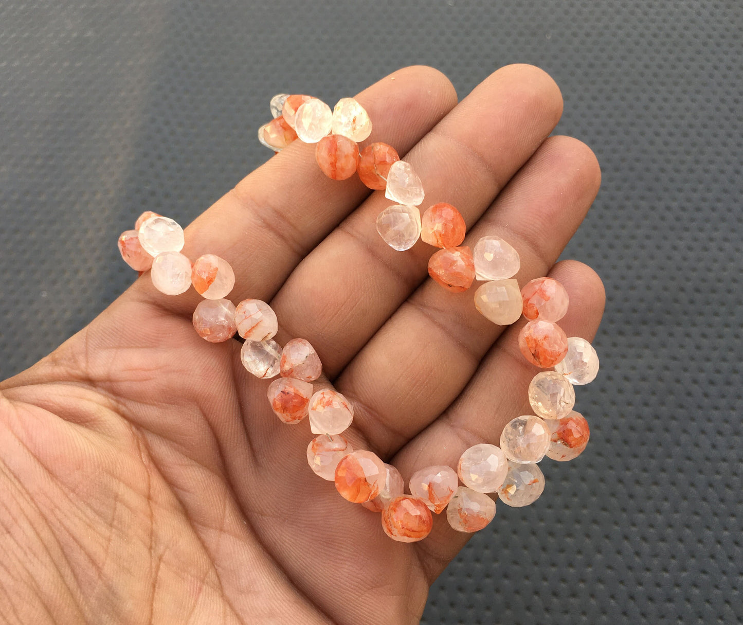 Genuine Quality Beautiful 1 strand Natural Grophy Quartz Gemstone 40 Pieces Faceted Onion Shape 8-9 MM Making Jewelry Grophy Beads Wholesale