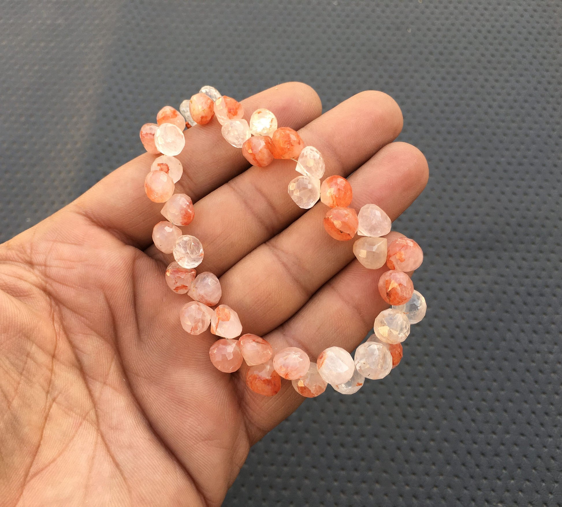 Genuine Quality Beautiful 1 strand Natural Grophy Quartz Gemstone 40 Pieces Faceted Onion Shape 8-9 MM Making Jewelry Grophy Beads Wholesale