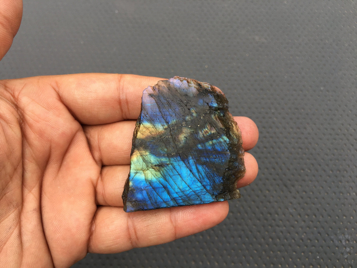 Magnificent quality 1 Piece Specimen Raw Natural Labradorite Gemstone,Blue Flash Specimen Rough Size 47x52 MM Garden stone Specimen Rough