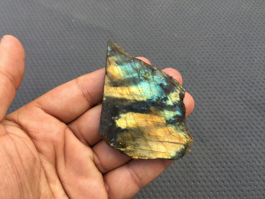 Pretty Gemstone Natural Labradorite Gemstone, Flashy Specimen Rough Antique Raw Size 48x69 MM Making Jewelry Specimen Labradorite Raw Stone