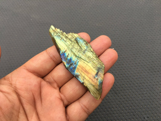 AAA Quality Genuine Fire Specimen Natural Gemstone Specimen Rough Antique Raw Size 30x85 MM Making Jewelry Specimen Labradorite wholesale