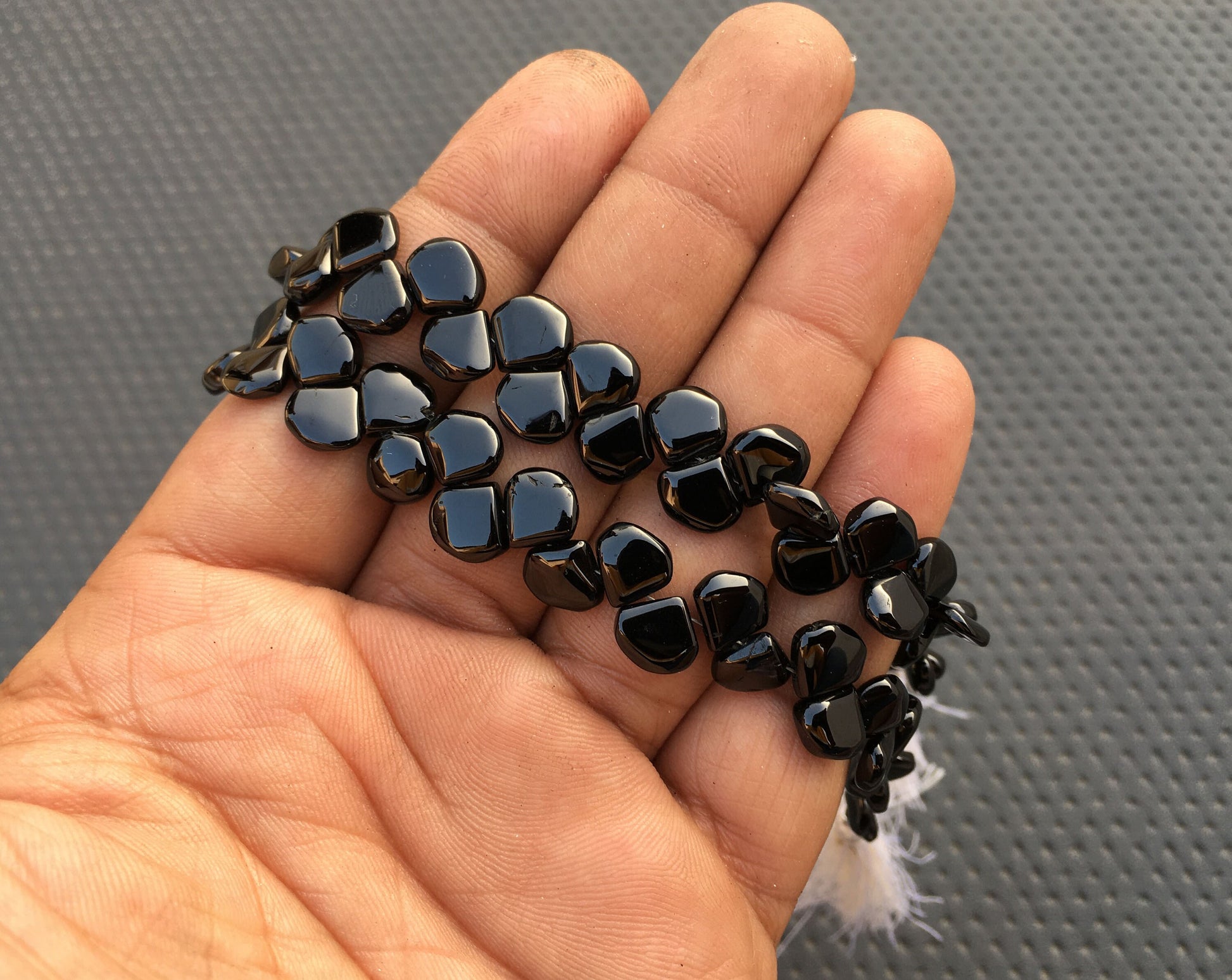 Beautiful Heart Beads 35 Pieces Smooth Briolette Black Heart Beads 1 Strand Natural Black Spinel Gemstone,Smooth Heart shape Beads 8-9 MM