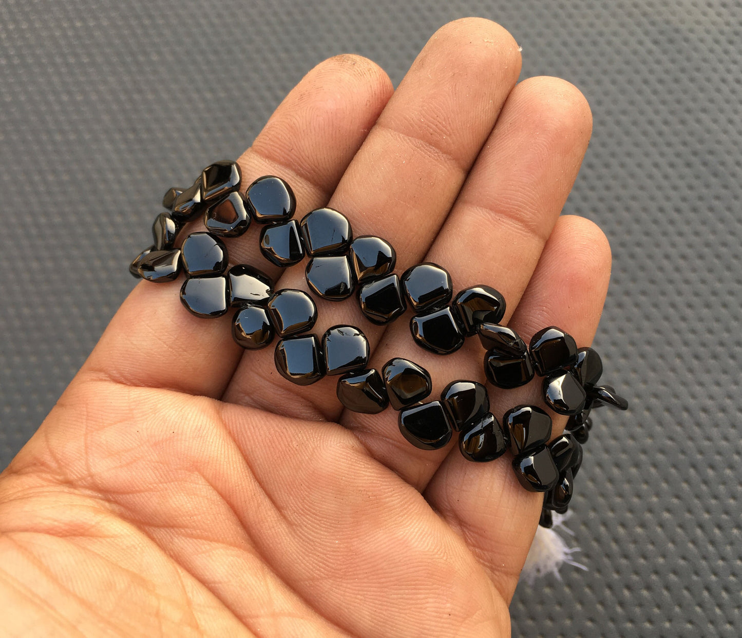 Beautiful Heart Beads 35 Pieces Smooth Briolette Black Heart Beads 1 Strand Natural Black Spinel Gemstone,Smooth Heart shape Beads 8-9 MM